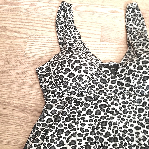 💋Forever 21 Leopard Tunic💋 - Picture 2 of 6